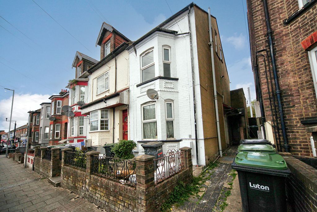 Property photo 2 of 4