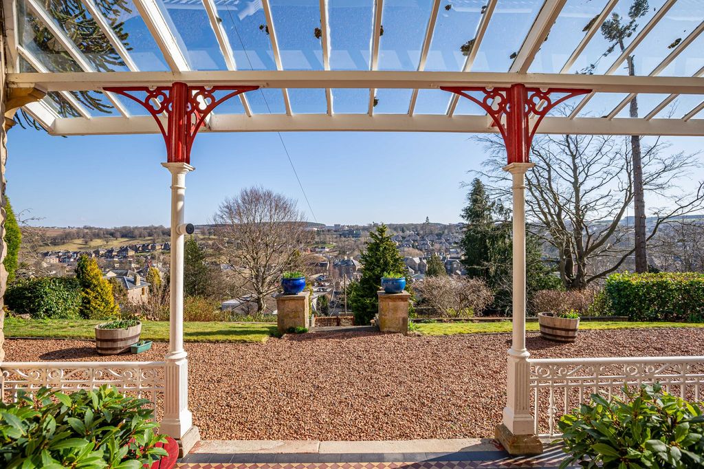 Property photo 2 of 53