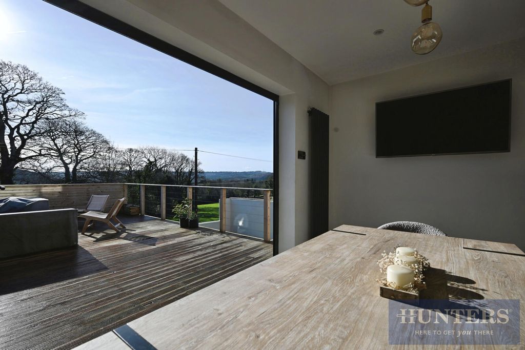 Property photo 3 of 35 Terrace / Patio