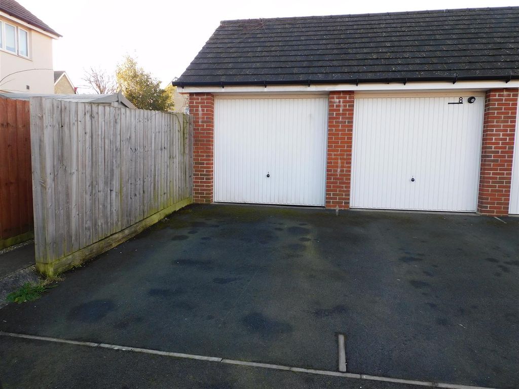 Property photo 2 of 15 Garage
