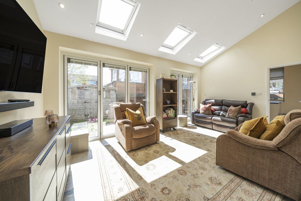 Property photo 3 of 24 Reception