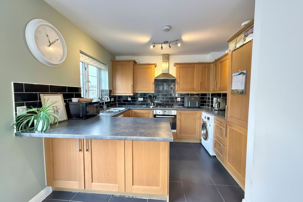 Additional image 5 of 3 bed detached house for saleRound Ring Gardens, Penryn TR10