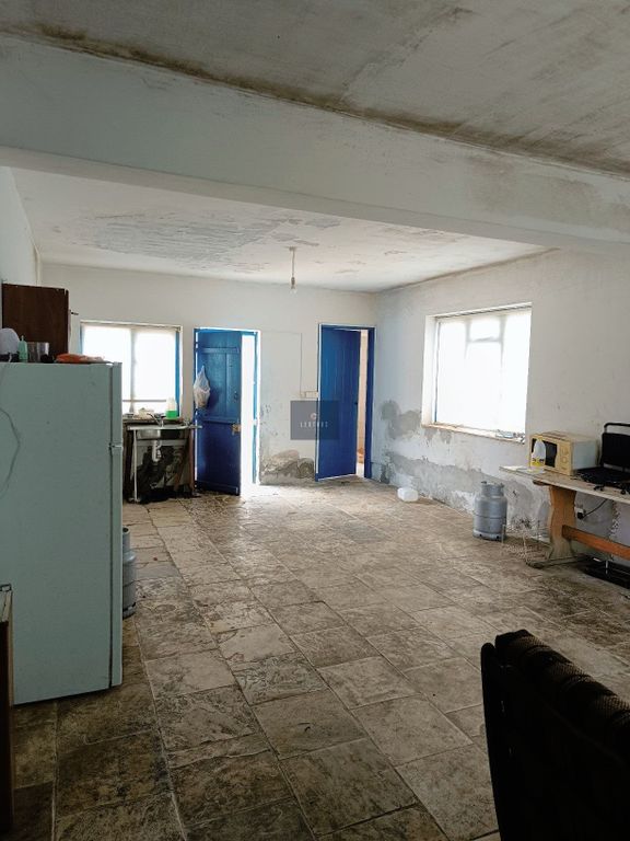 Property photo 3 of 4
