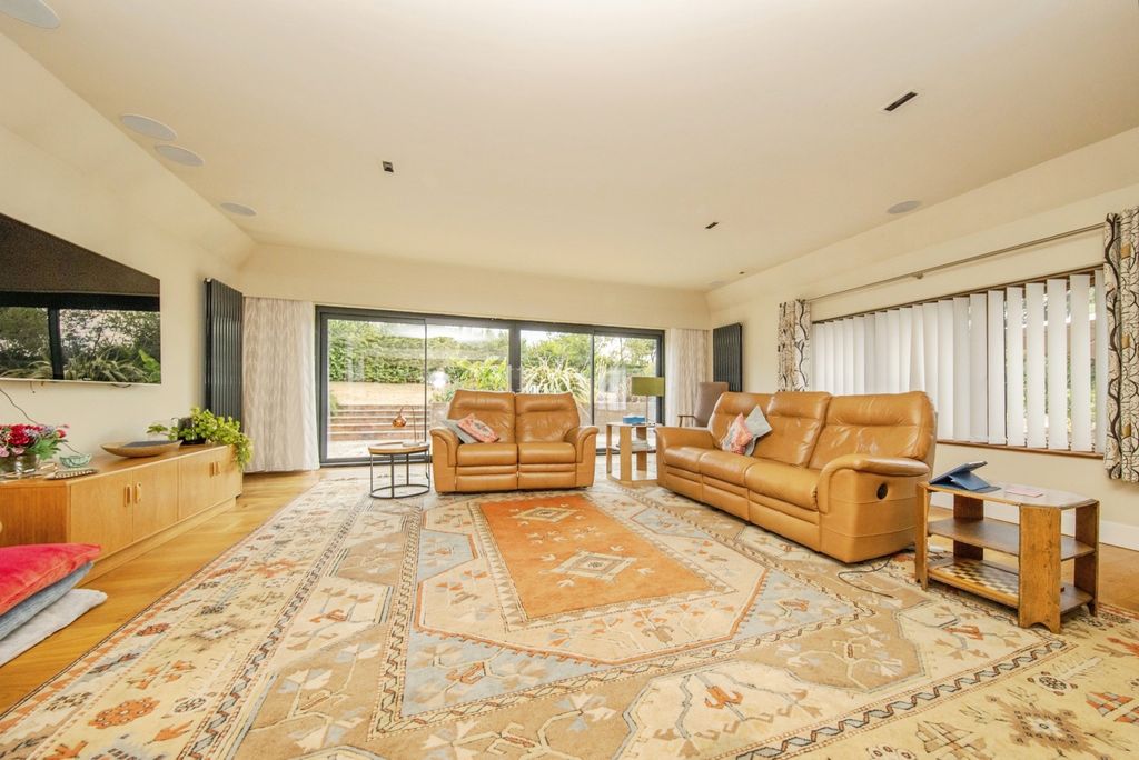 Property photo 2 of 36 Pbox-Img.Jpg