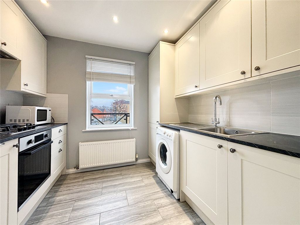 Property photo 3 of 10 Kitchen