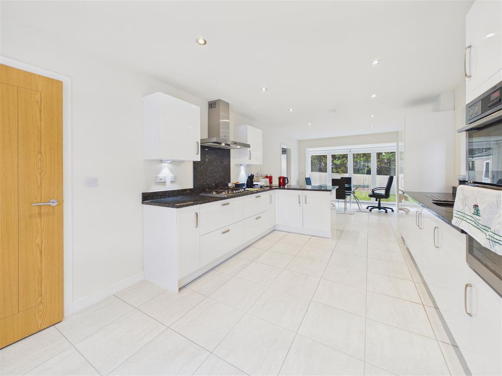Property photo 2 of 25 Kitchen/Dining Room