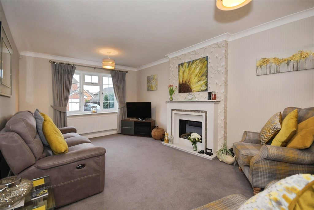 Property photo 3 of 24 Lounge