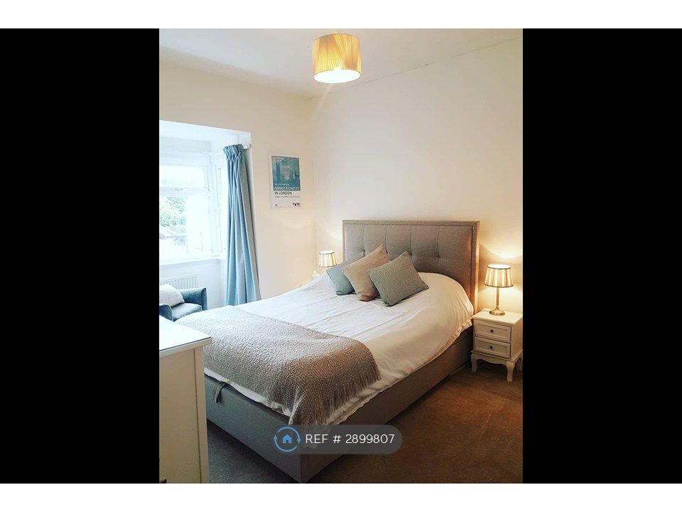 Property photo 3 of 9 Double Bedroom