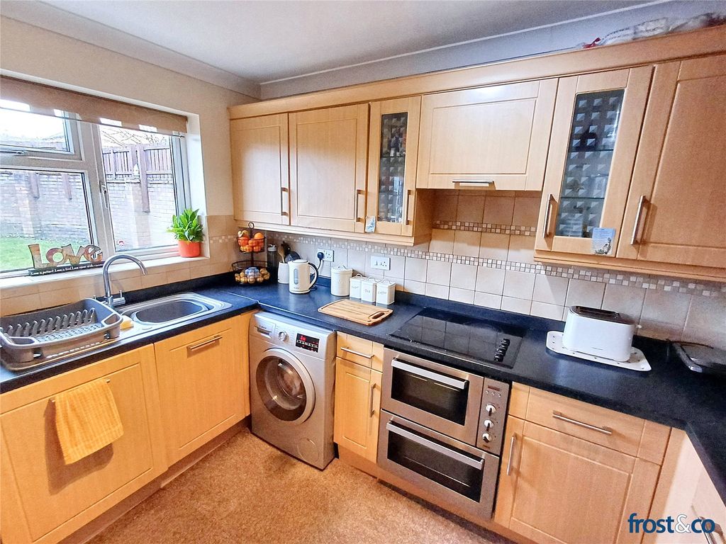 Property photo 3 of 17 Kitchen