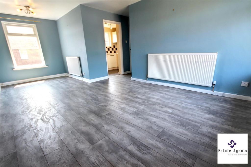 Property photo 1 of 13 Lounge