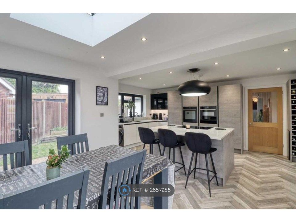 Property photo 2 of 19 Kitchen