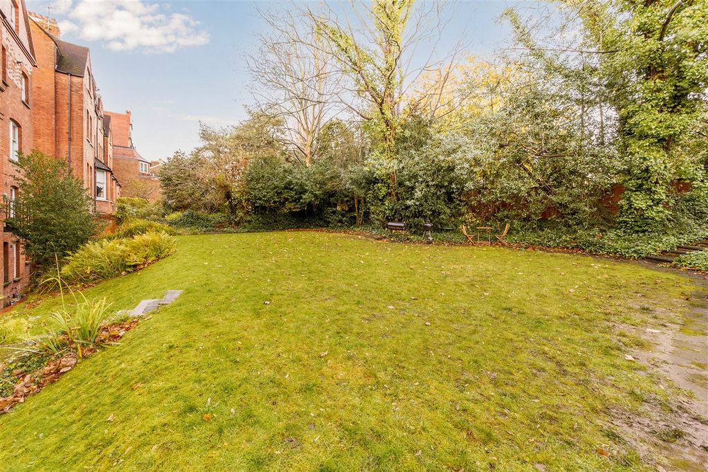 Property photo 3 of 11