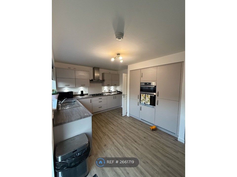 Property photo 2 of 27