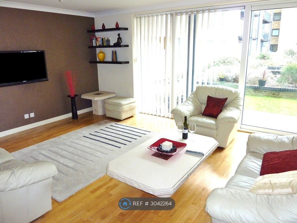 Property photo 1 of 23 Living Room