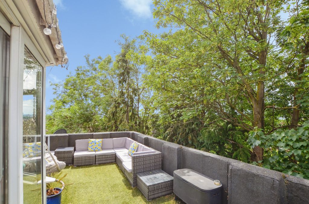 Property photo 3 of 18 Roof Terrace