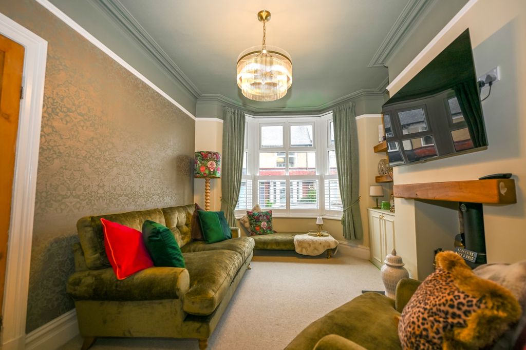 Property photo 2 of 16 Oxford Ewemove Saltburn-2