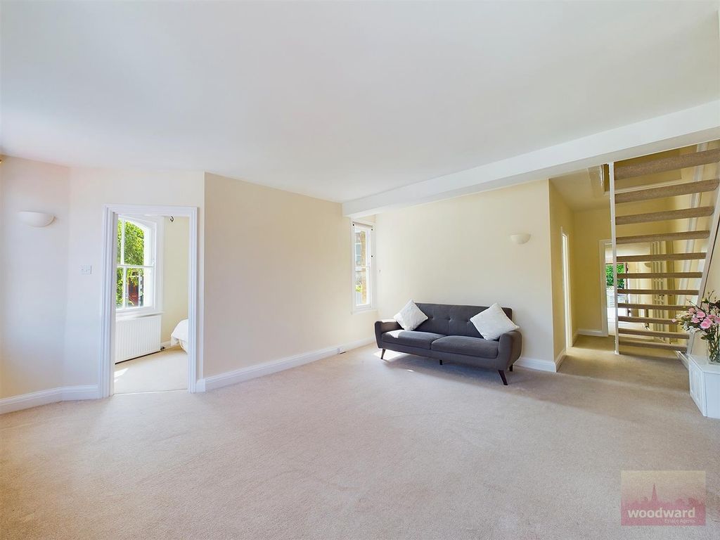 Property photo 2 of 11 Living Room