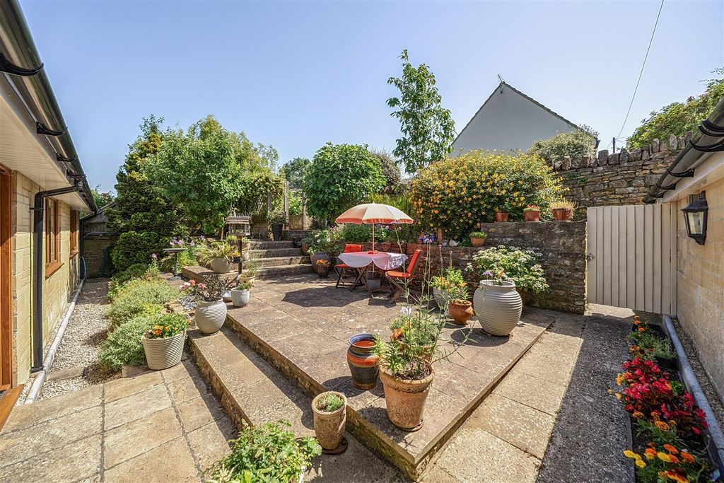 Property photo 2 of 15 1480509-14-6A3A9B9A4c4Af.Jpg