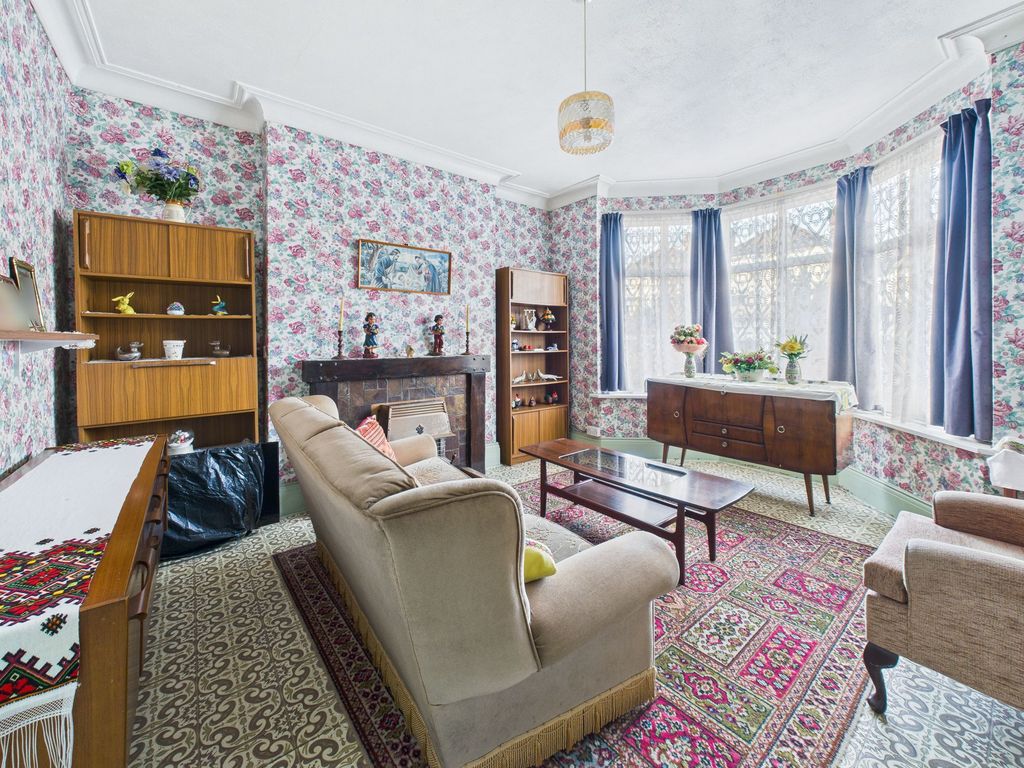 Property photo 2 of 28 Lounge