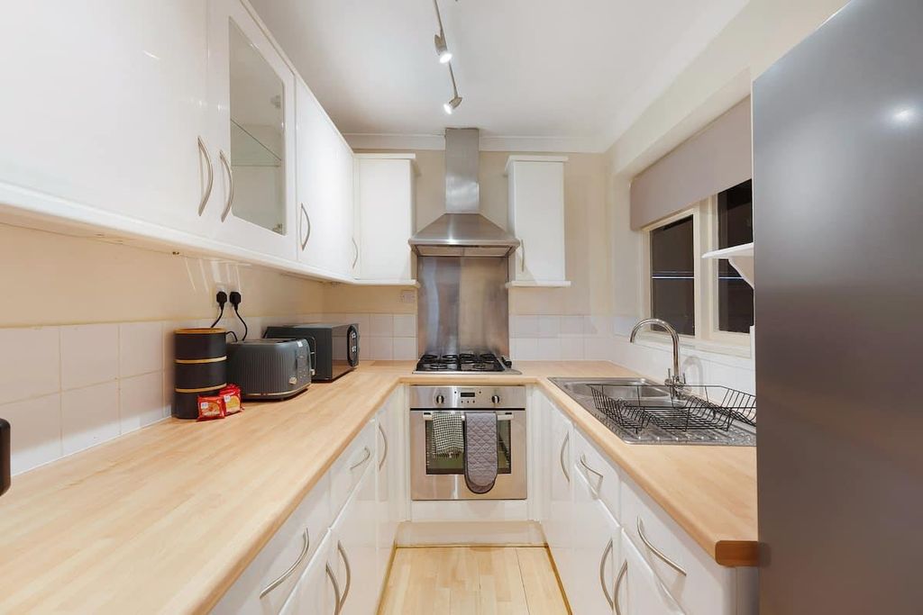 Property photo 3 of 12 Kitchen