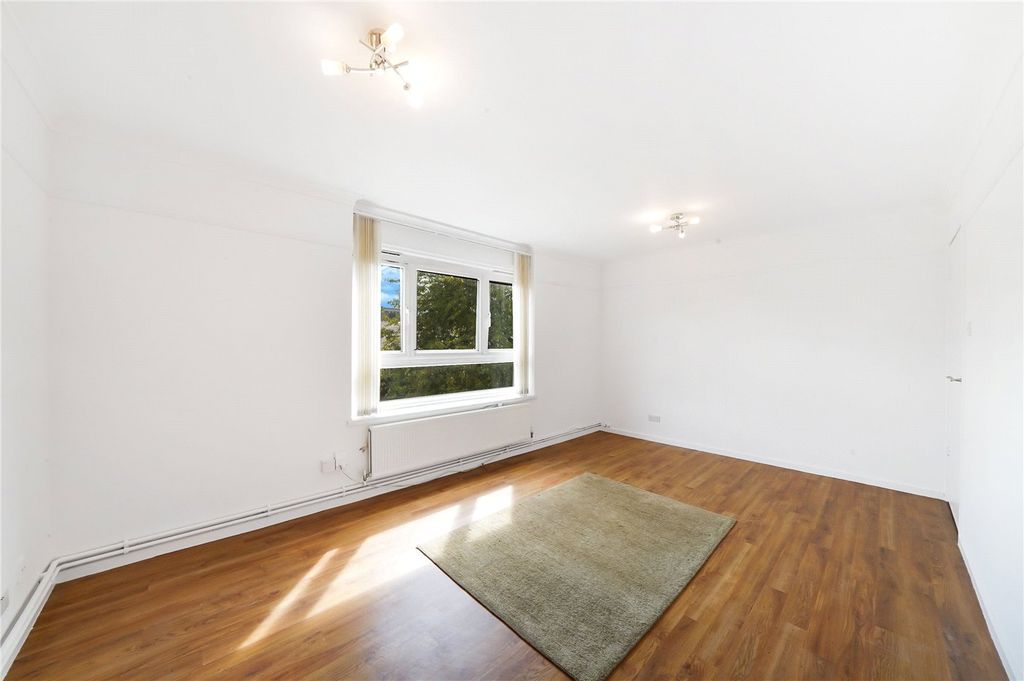 Property photo 3 of 15 Picture No. 02