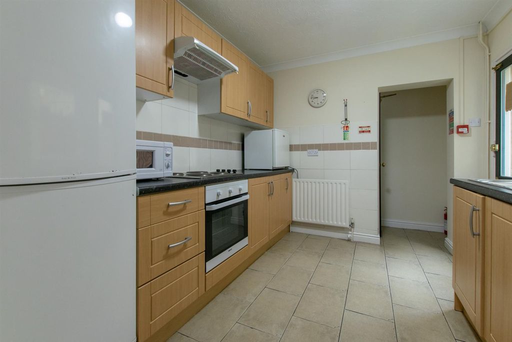 Property photo 3 of 6 Kitchen
