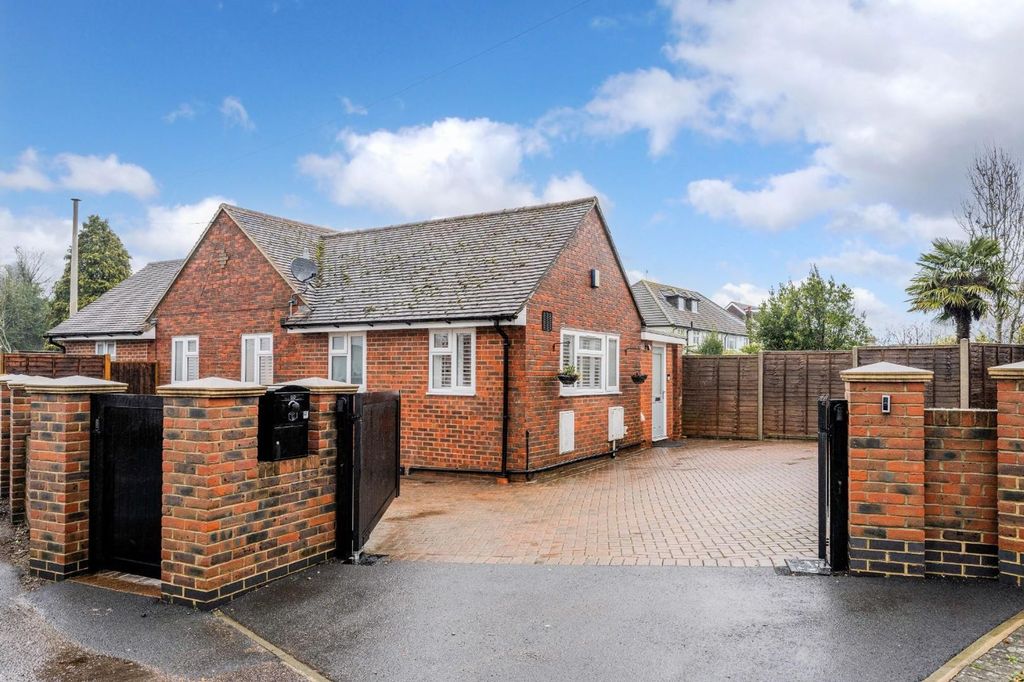 Property photo 1 of 14 Reigate Road