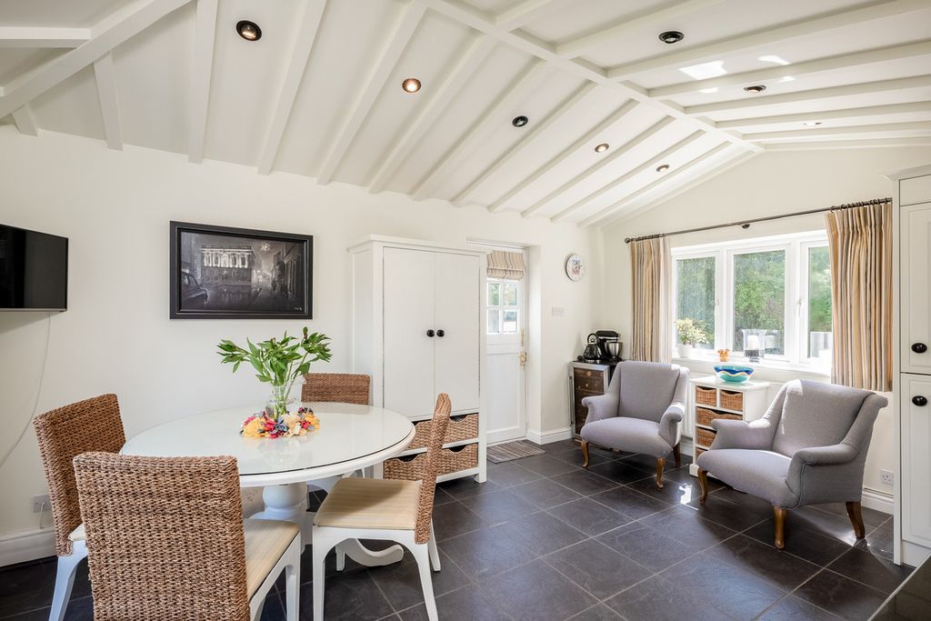 Property photo 2 of 34