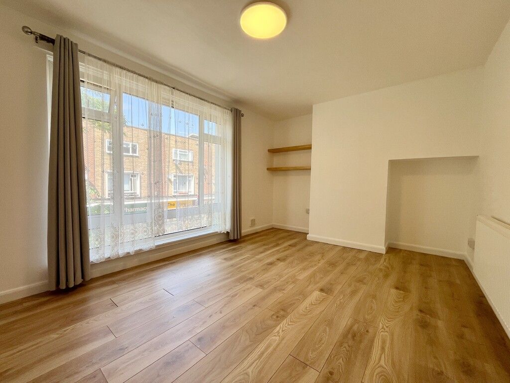 Property photo 1 of 10 Living Room