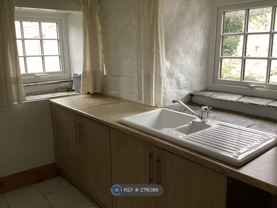 Property photo 3 of 14 Kitchen