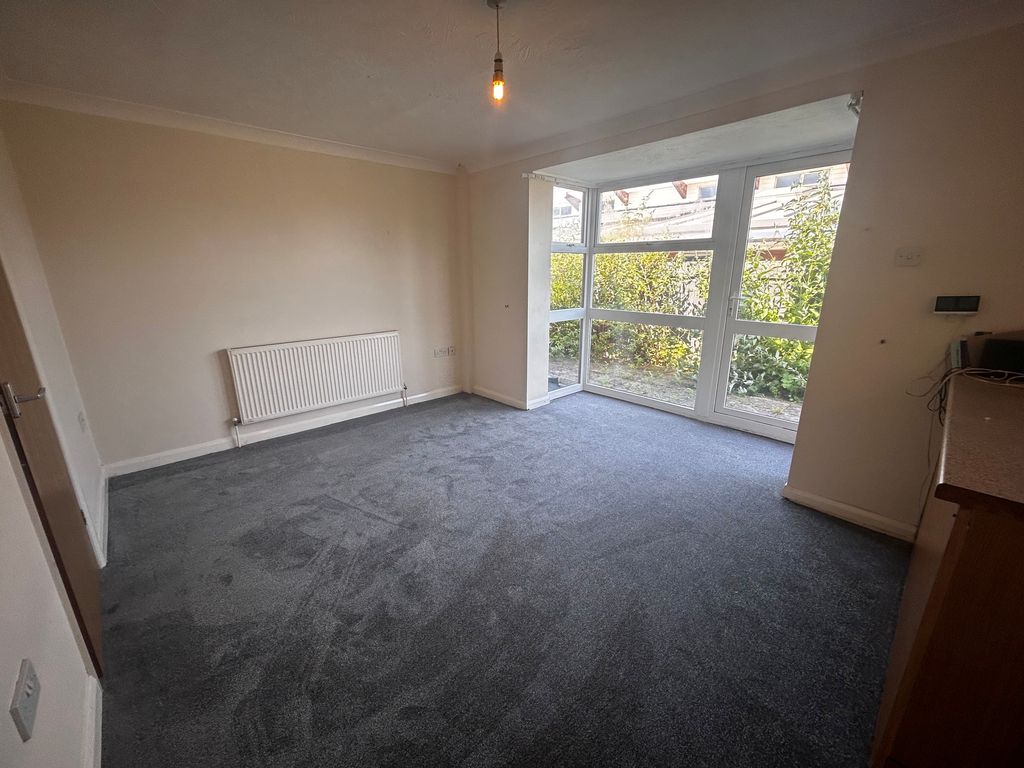 Property photo 2 of 6 Living Room