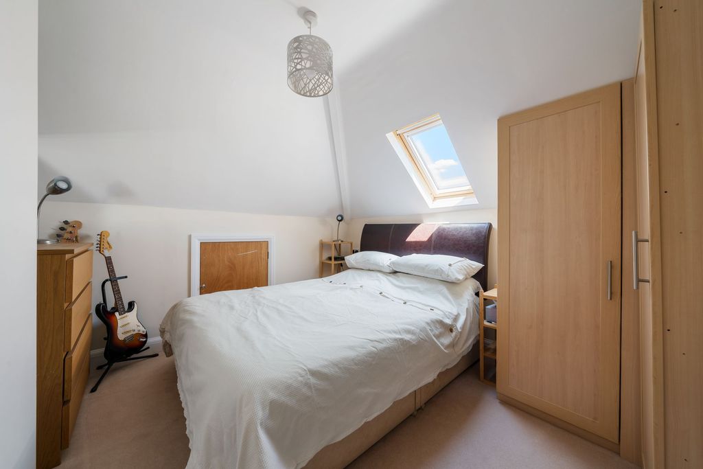 Additional image 15 of 6 bed detached house for salePenshurst Gardens, Edgware HA8