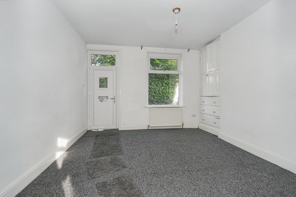 Property photo 2 of 10 Joseph Street - Lounge Overview