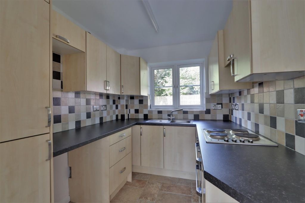 Property photo 2 of 9 Kitchen