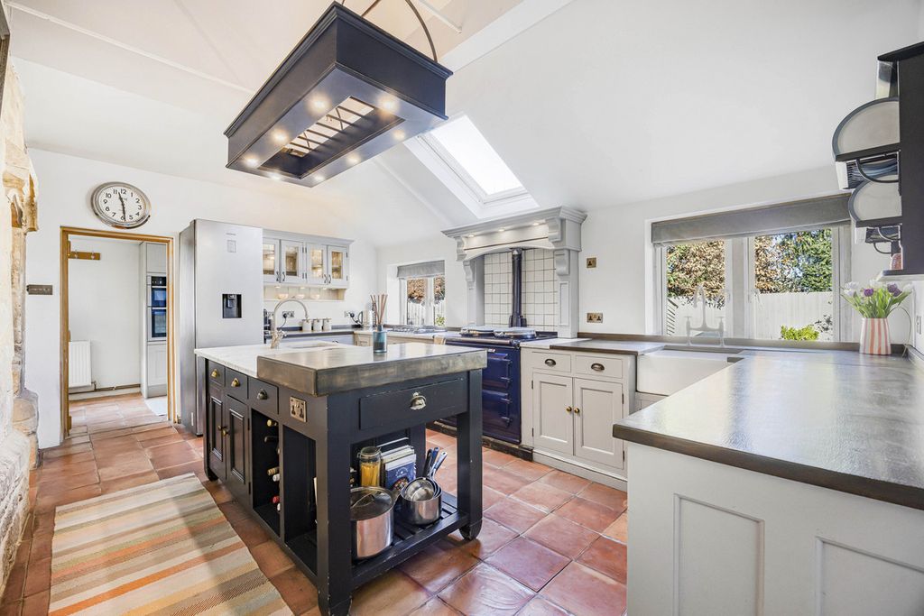 Property photo 3 of 25