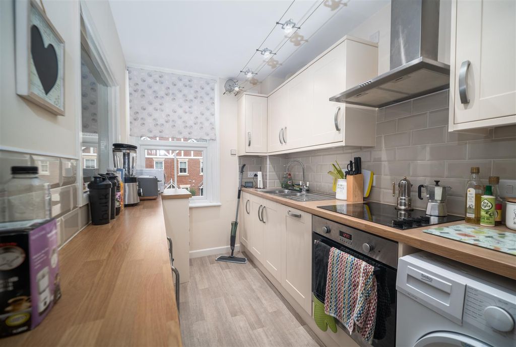 Property photo 2 of 12 Kitchen