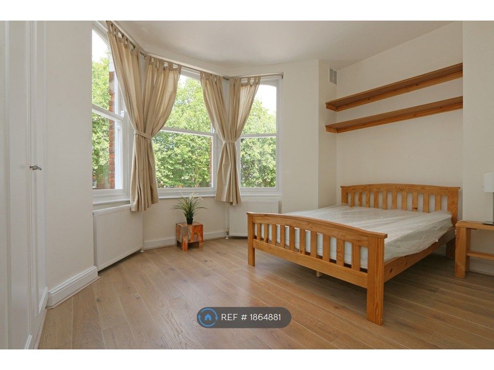 Property photo 2 of 7 Bedroom 1 (Ensuite)