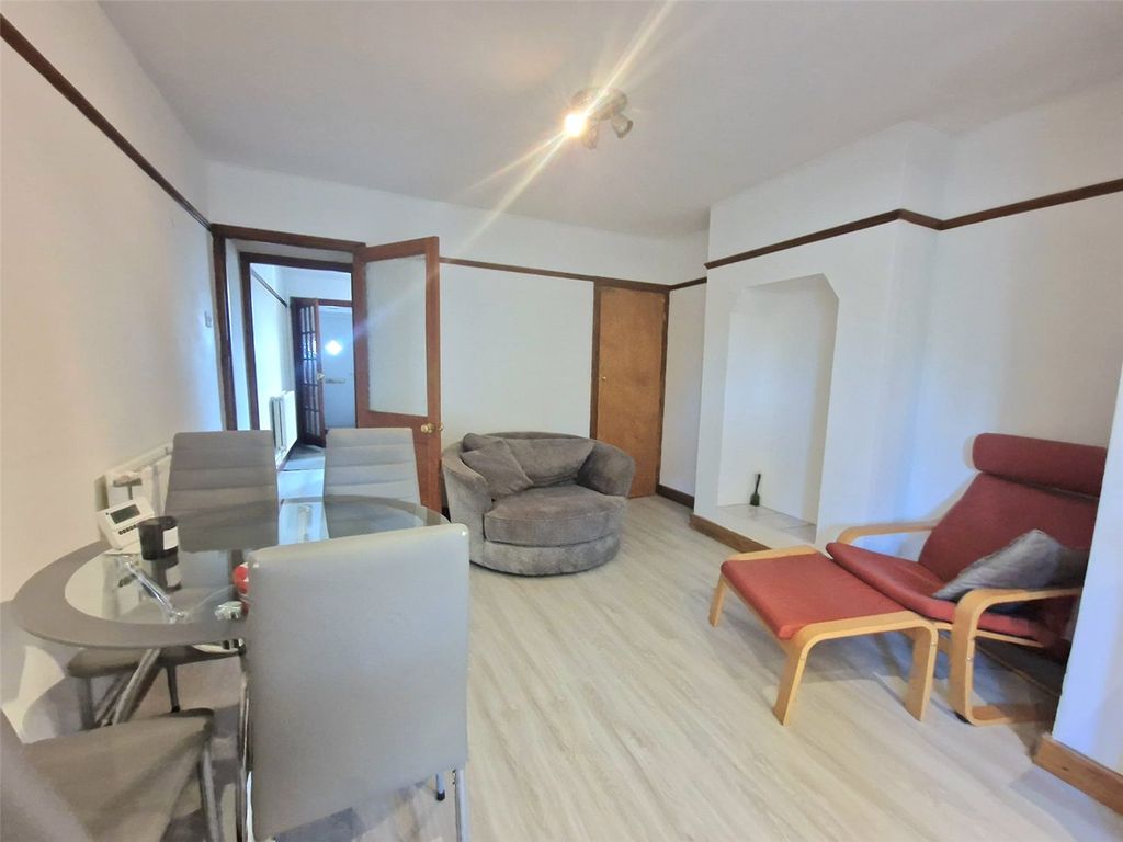 Property photo 3 of 6 Picture No. 05