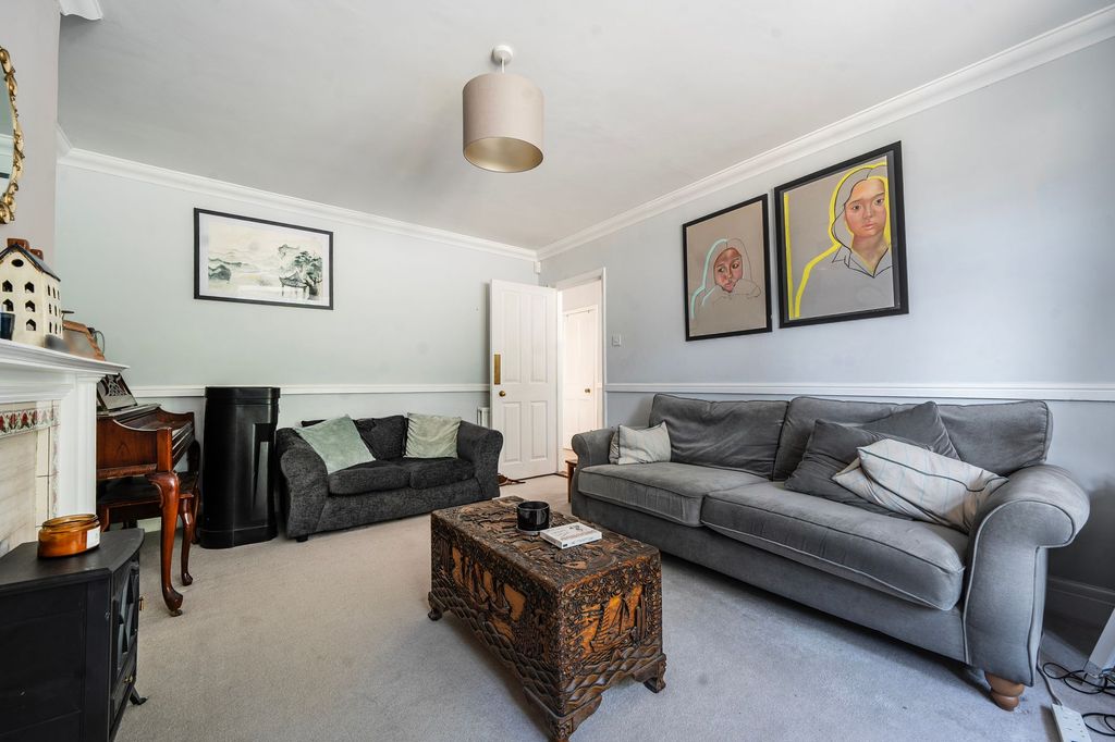 Property photo 3 of 19 Sitting Room