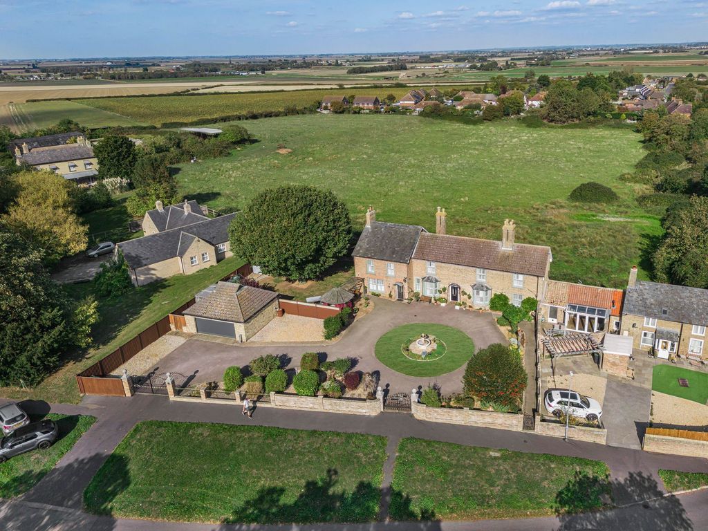 Property photo 3 of 41