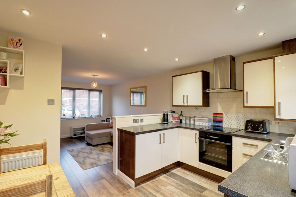 Property photo 1 of 17 Kitchen 1.3