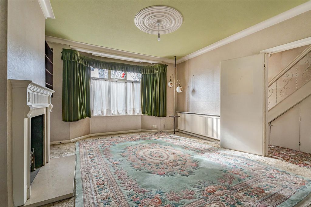 Property photo 2 of 25