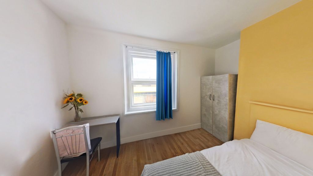 Property photo 1 of 13 £840