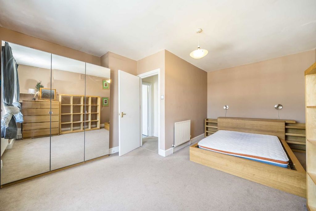 Property photo 3 of 5