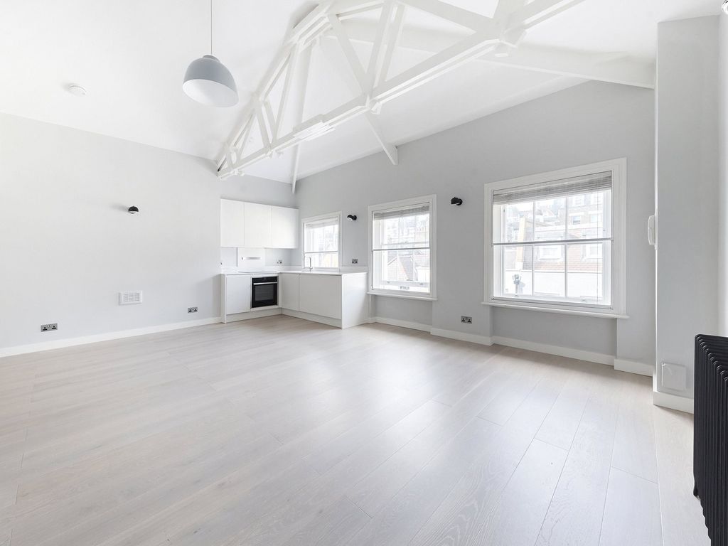 Property photo 2 of 8 Gerrard Street