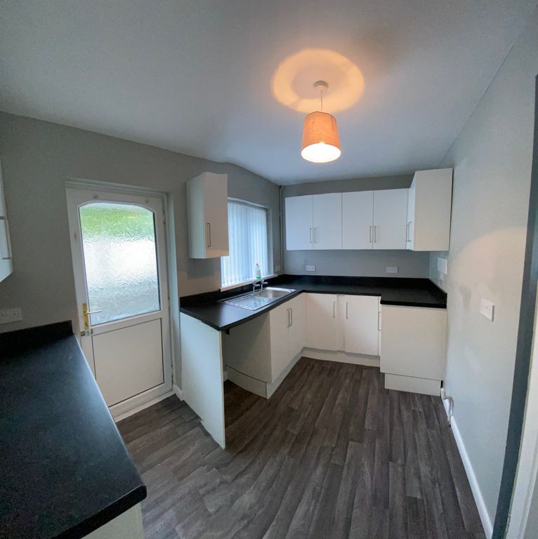 Property photo 3 of 14 Kitchen