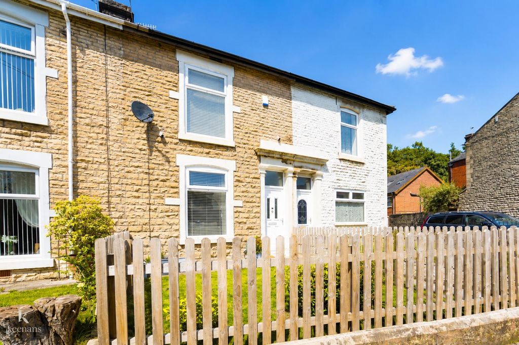 Property photo 2 of 25
