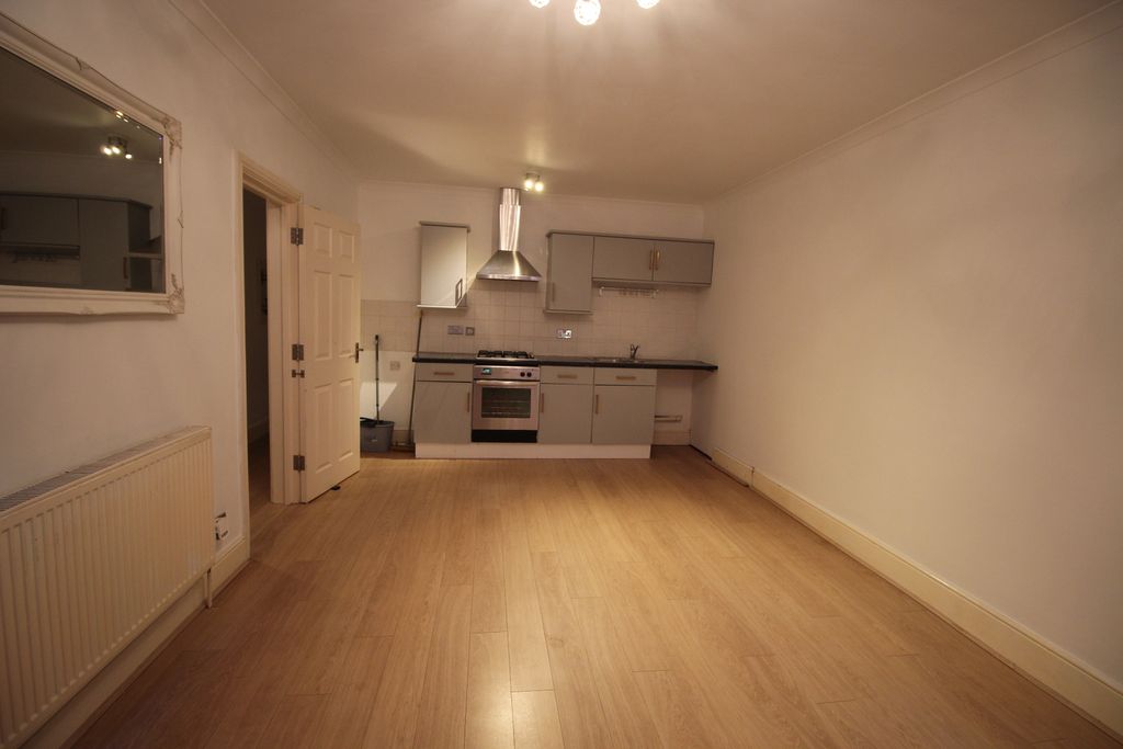 Property photo 1 of 12 Lounge/Kitchenette