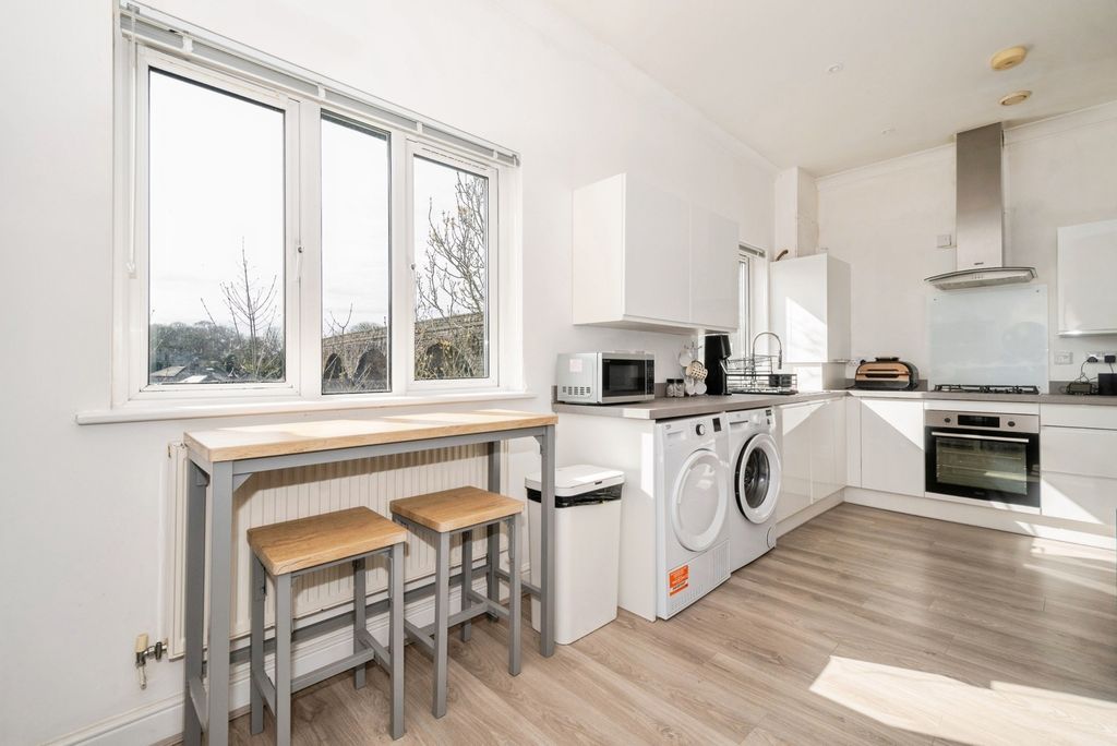 Property photo 3 of 11 Pbox-Img.Jpg