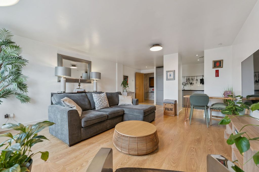 Property photo 3 of 25